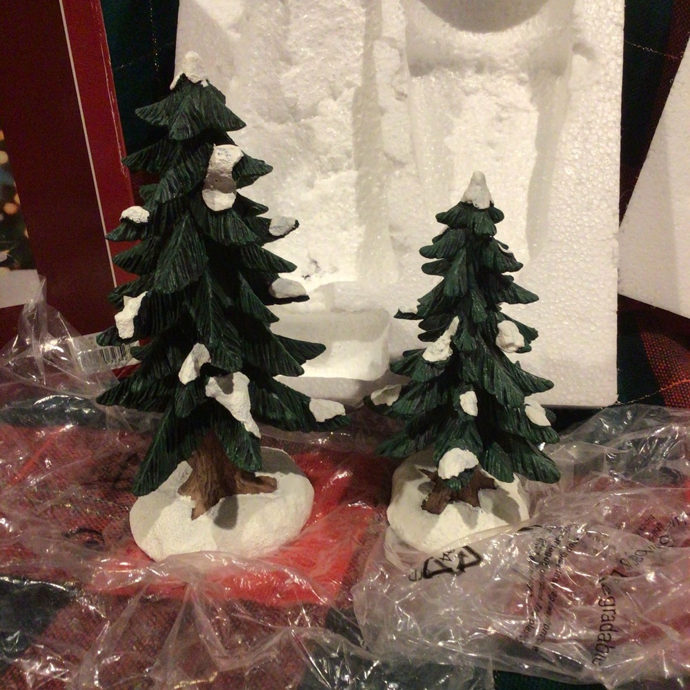 St. Nicholas Square® Village 6” & 8” Trees